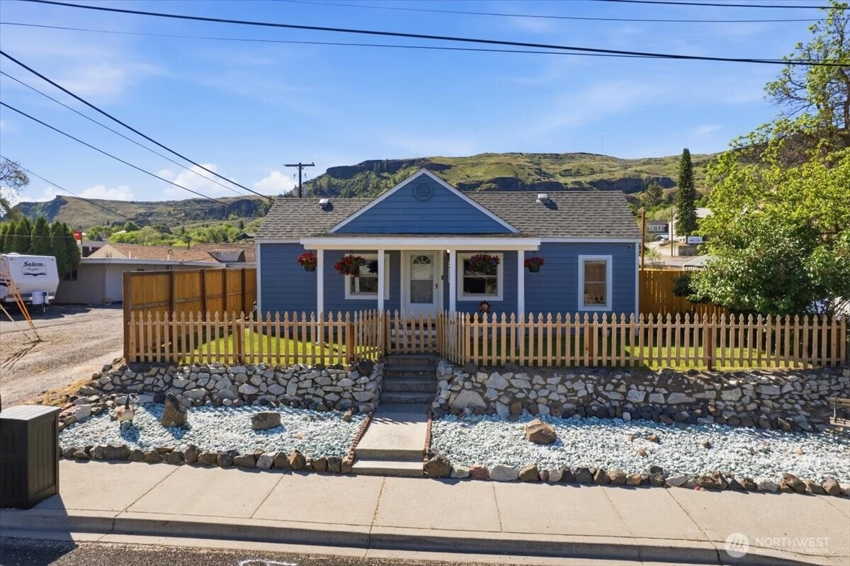 311 Federal Ave Grand Coulee WA 99133