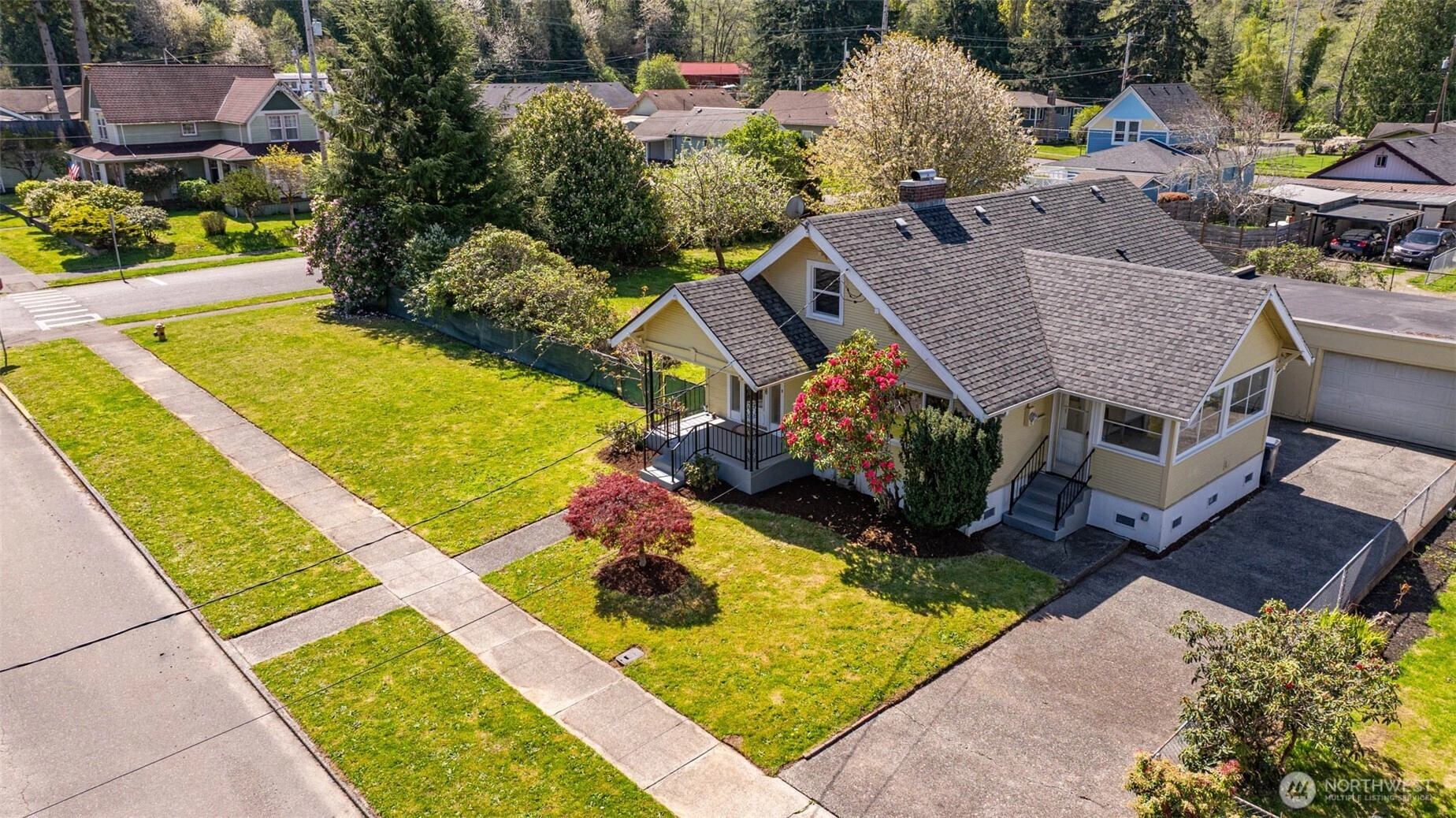 1320 4th St Cosmopolis WA 98537