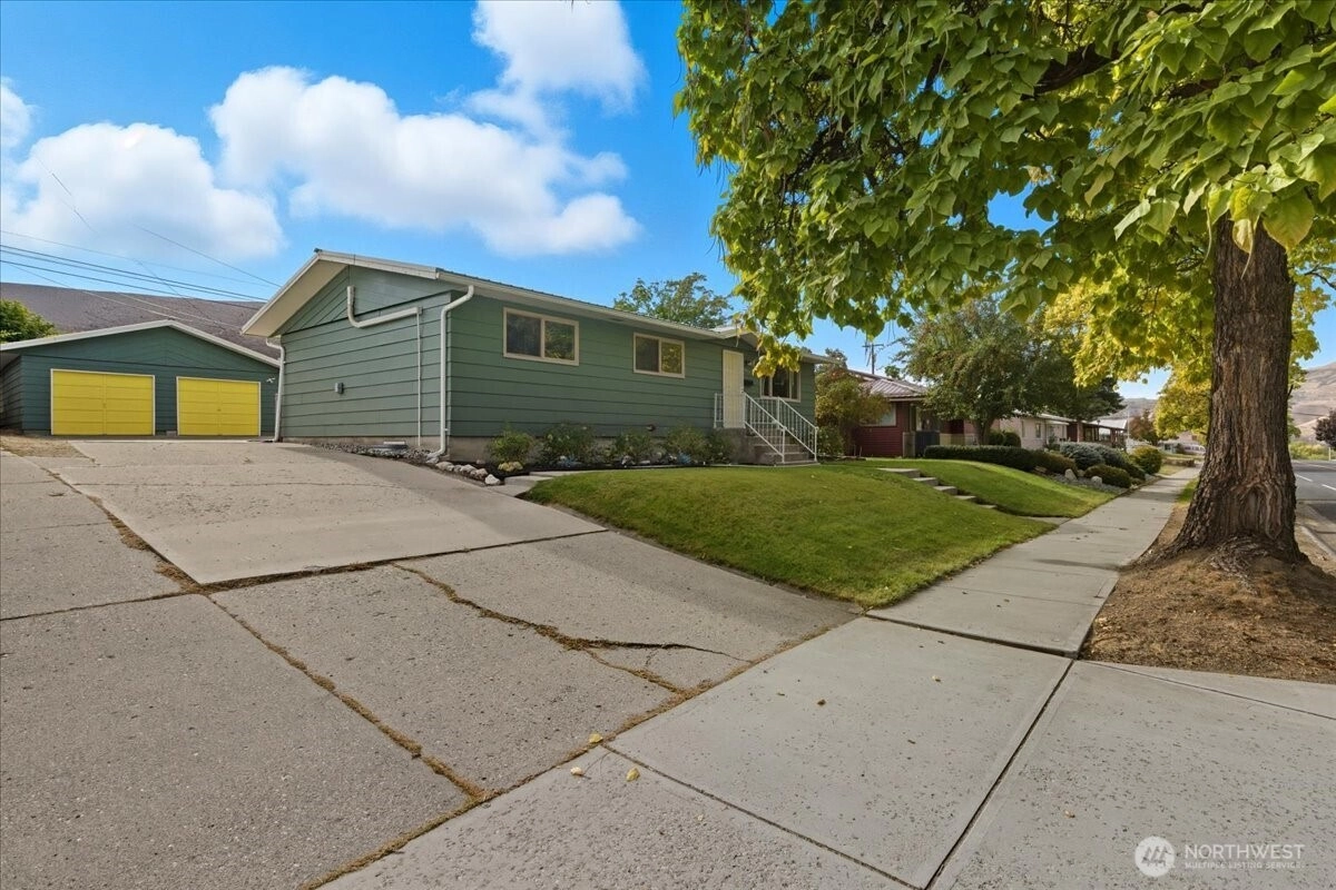 1025 River Dr Coulee Dam WA 99116