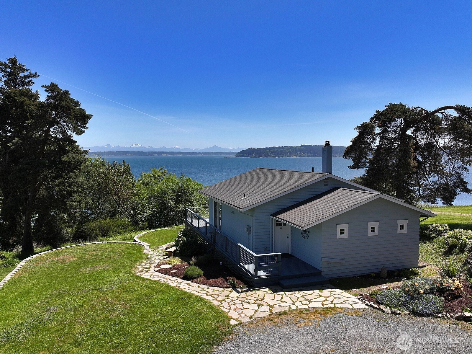 2977 North Bluff Rd Unit  Greenbank WA 98253