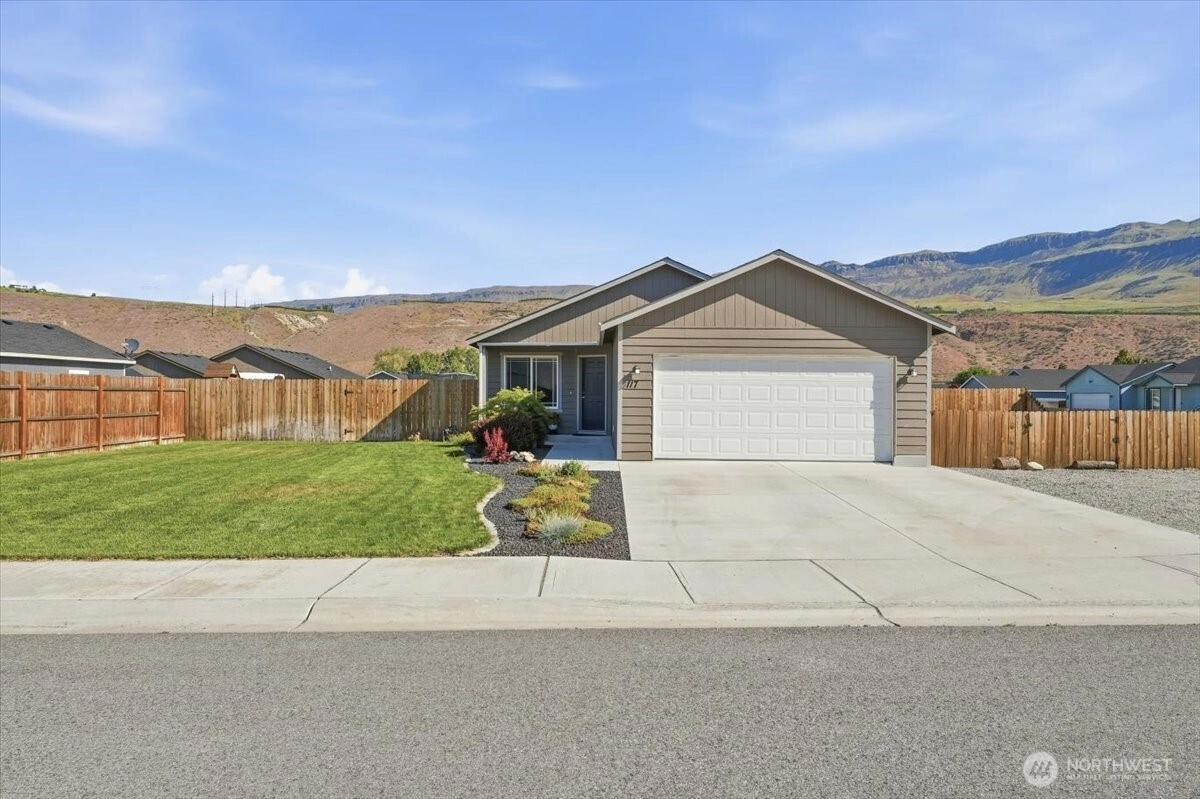 117 Island Loop Rd Unit  Rock Island WA 98850