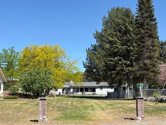 23 W Hale Ave Unit  Omak WA 98841