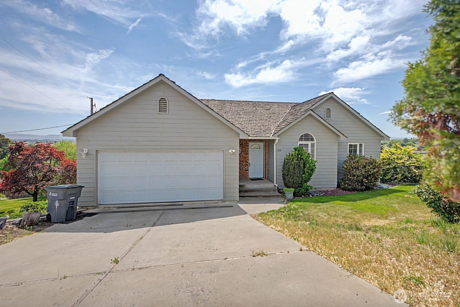 313 Peach Ave Sunnyside WA 98944