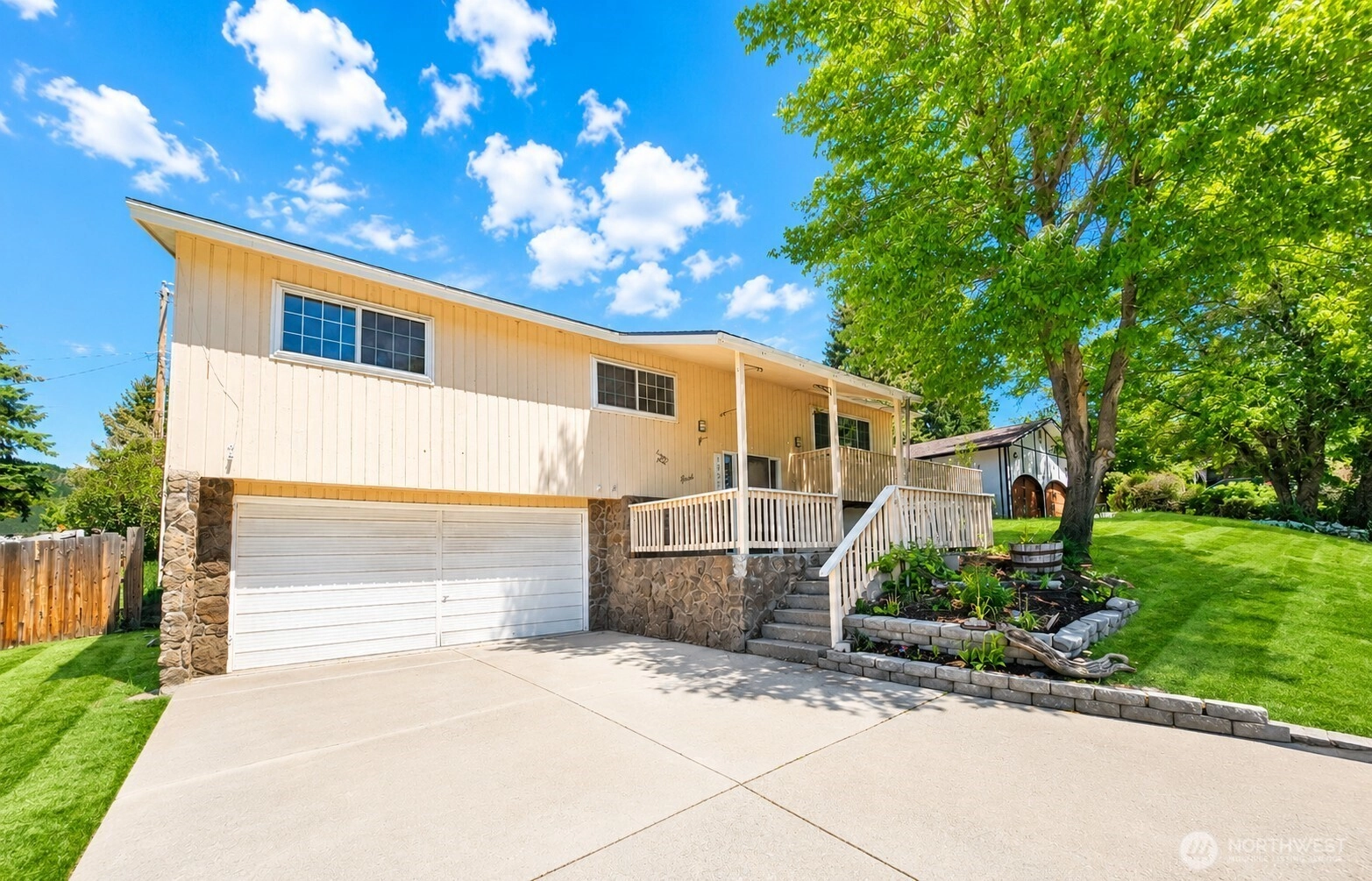 1321 E Elep Ave Unit  Colville WA 99114