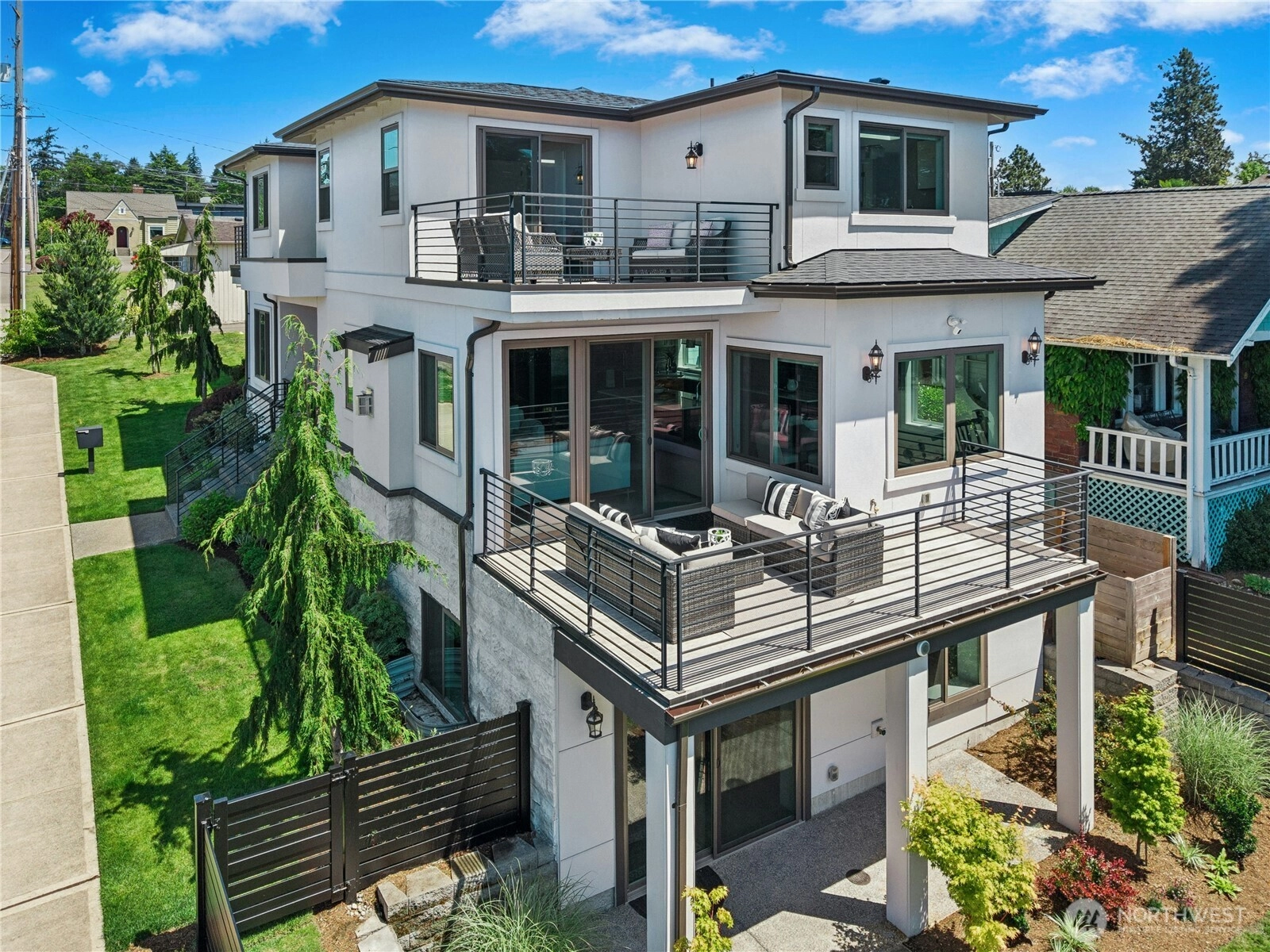 1006 4th St W Kirkland WA 98033