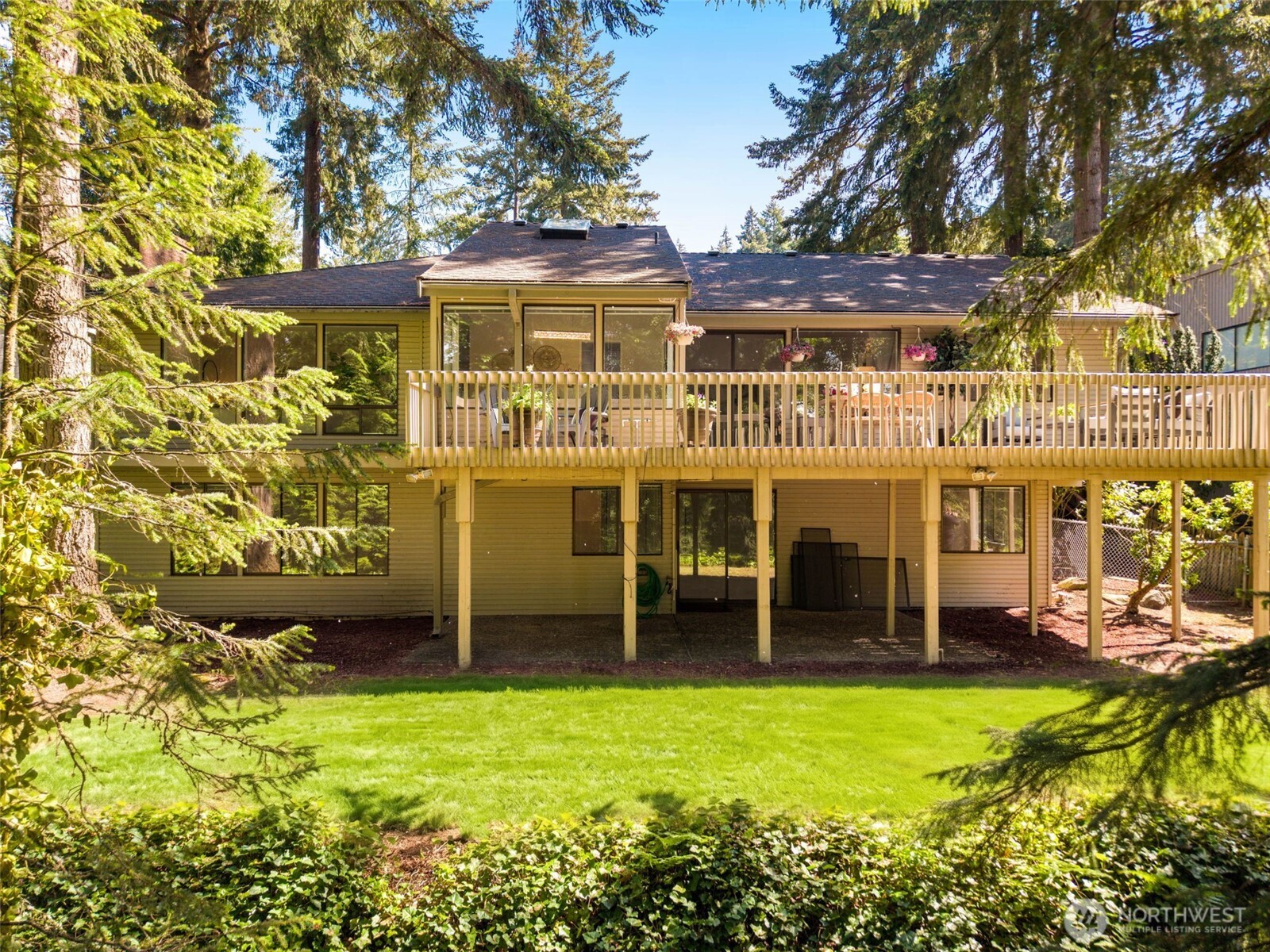5221 Somerset Dr SE Bellevue WA 98006