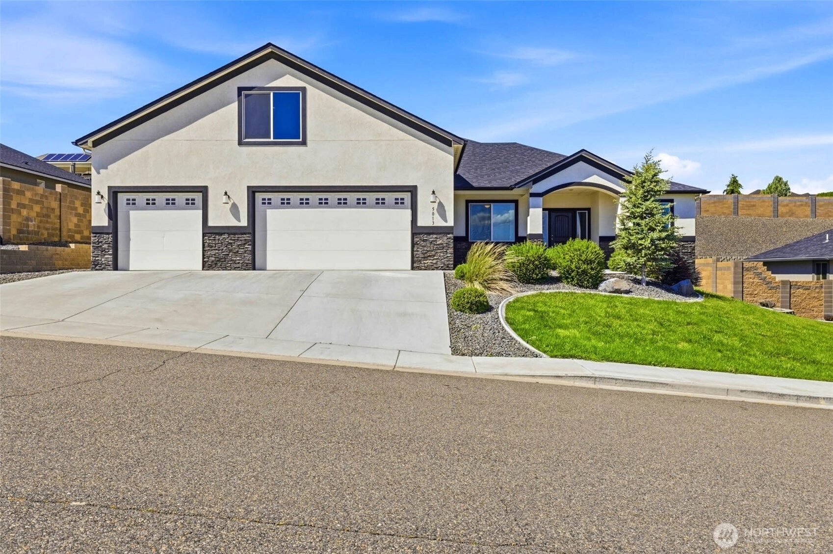 5013 Meadow View Dr Pasco WA 99301