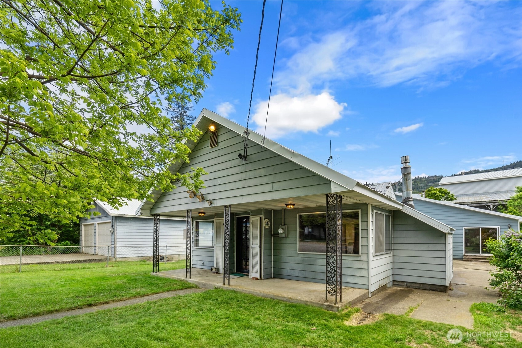 410 1st St Unit  Easton WA 98925