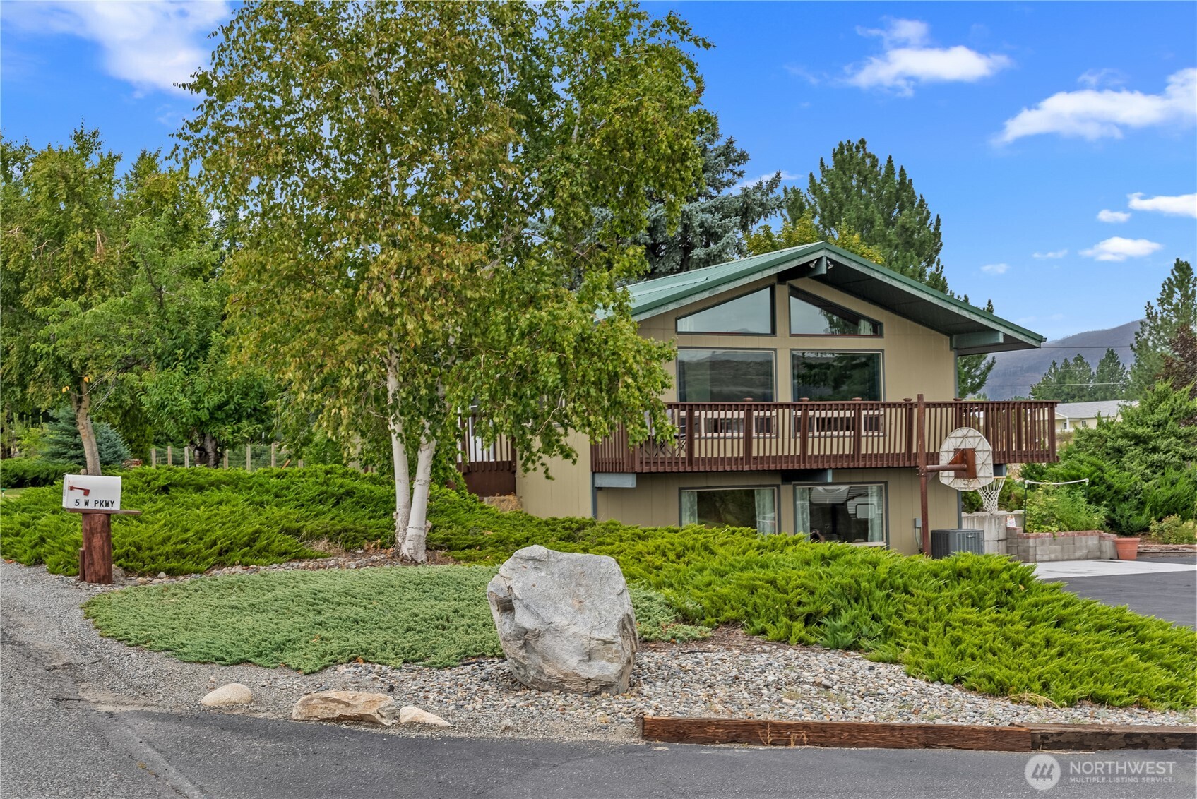 5 Parkway St W Unit  Omak WA 98841