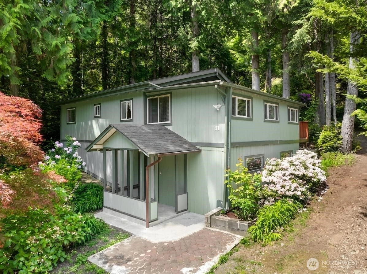 31 N Colony Surf Dr Lilliwaup WA 98555