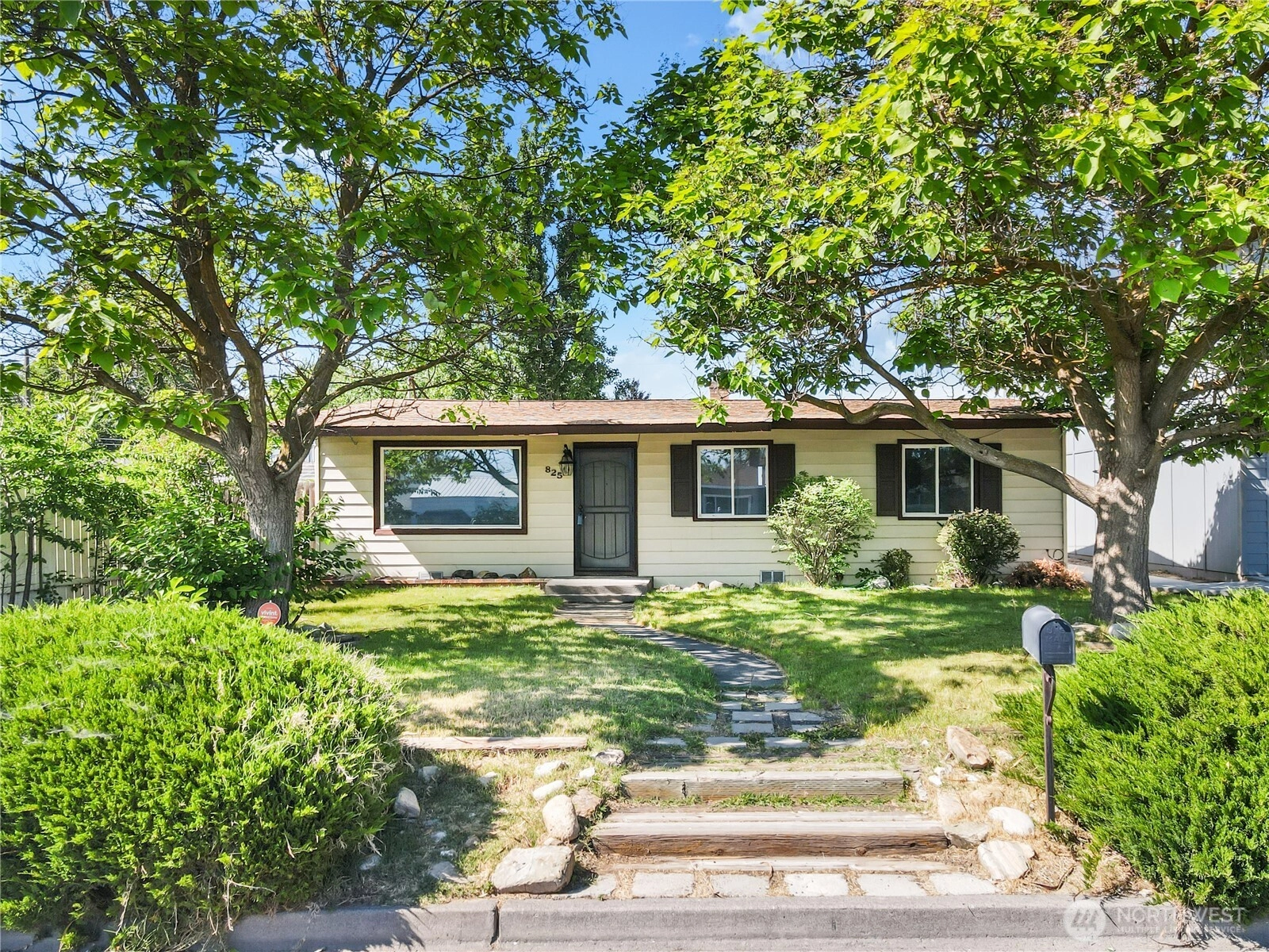 825 E Larch St Unit  Othello WA 99344