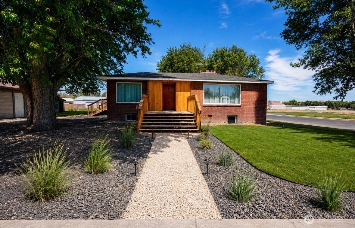 134 4th Ave SE Soap Lake WA 98851