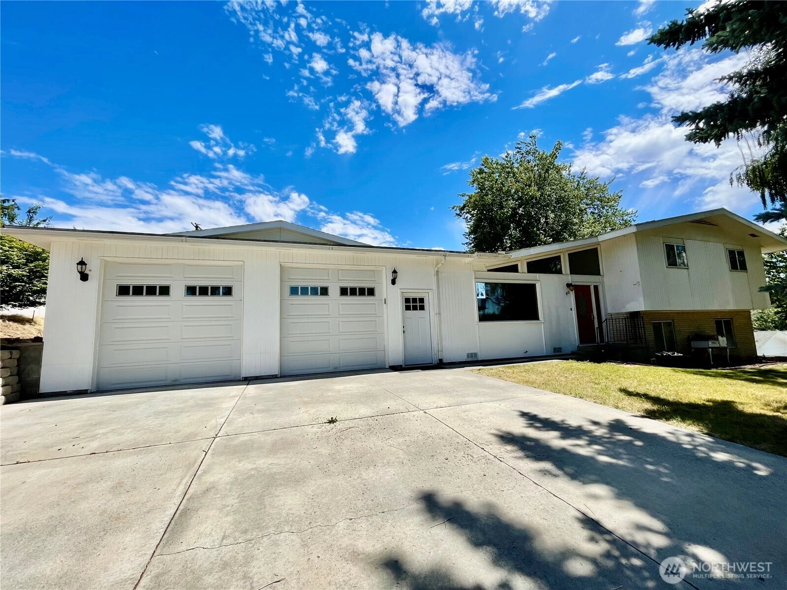 810 E Spring Dayton WA 99328
