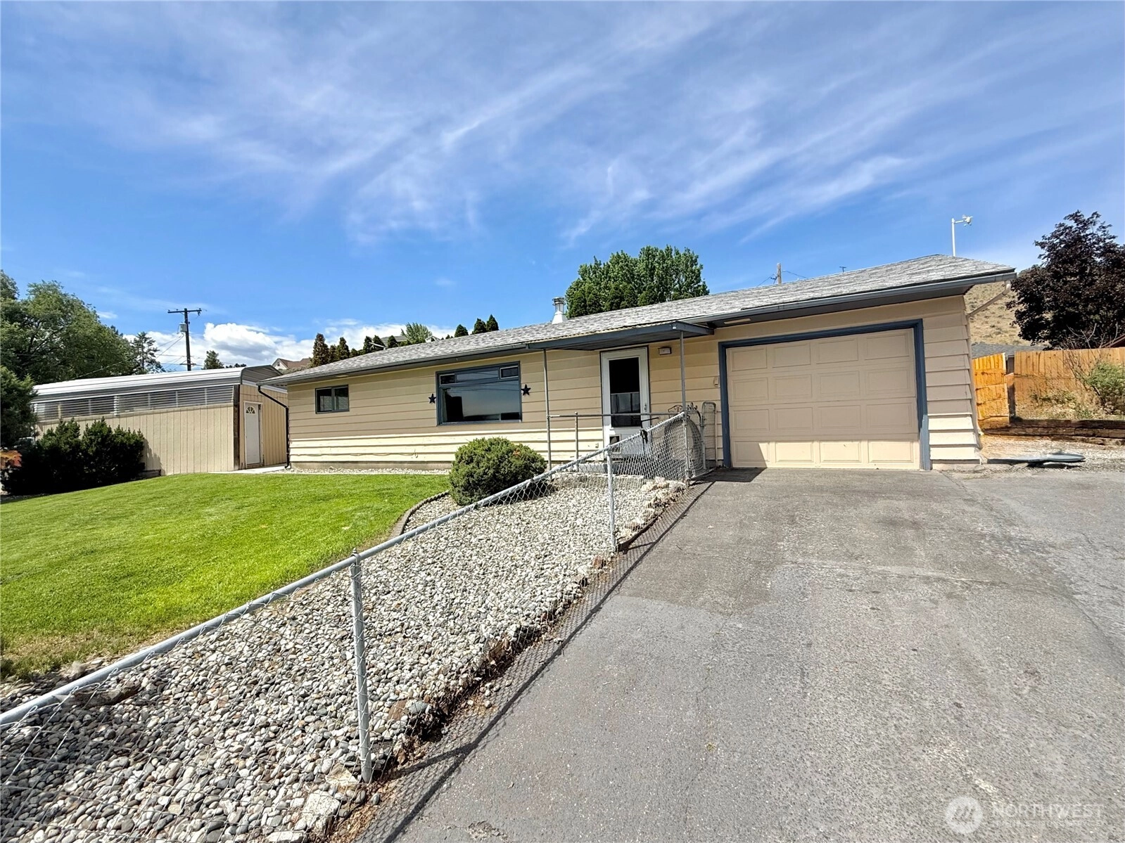 703 Sunrise Dr Unit  Omak WA 98841