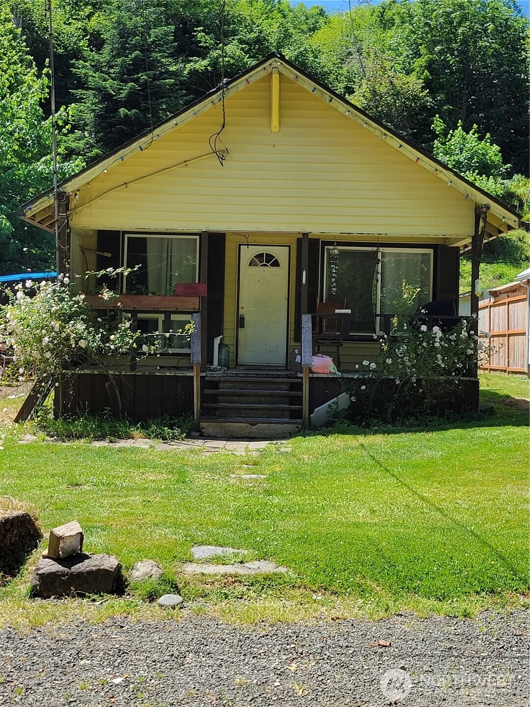 1534 Larch St Raymond WA 98577