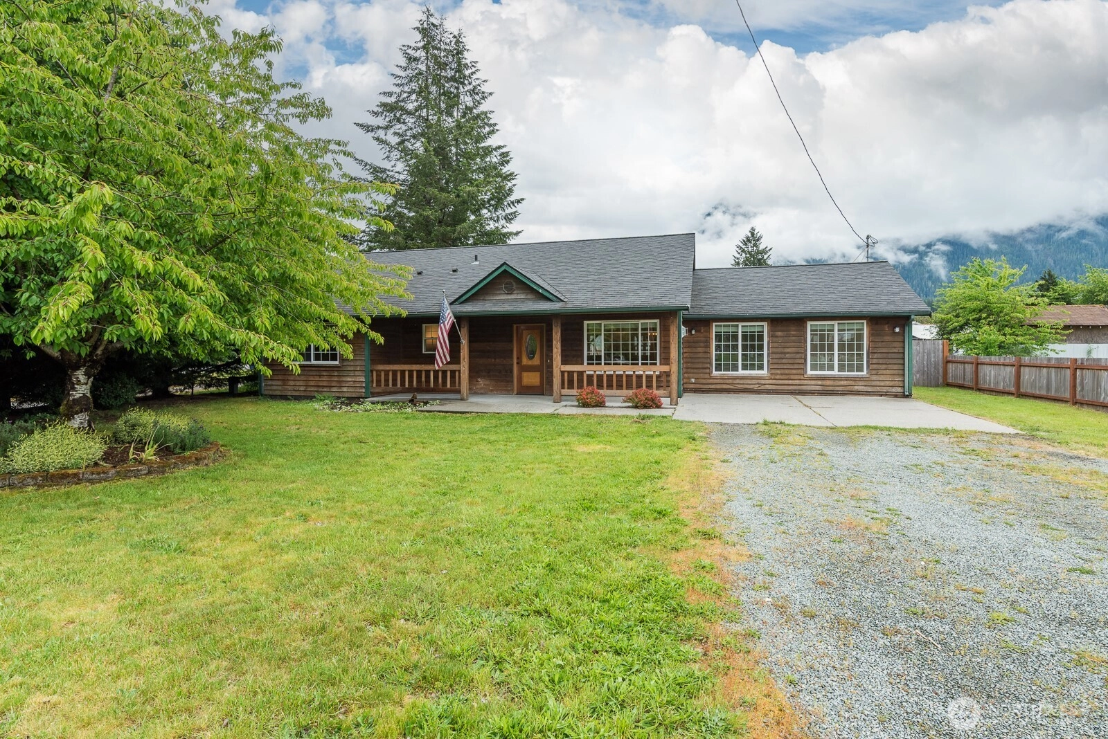 1015 Alvord St Unit  Darrington WA 98241