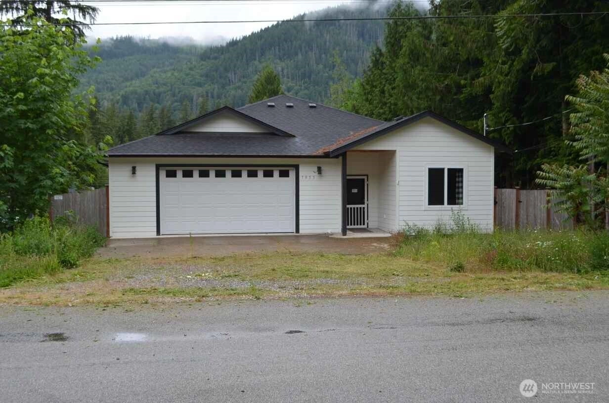 7955 Apache Dr Unit  Maple Falls WA 98266
