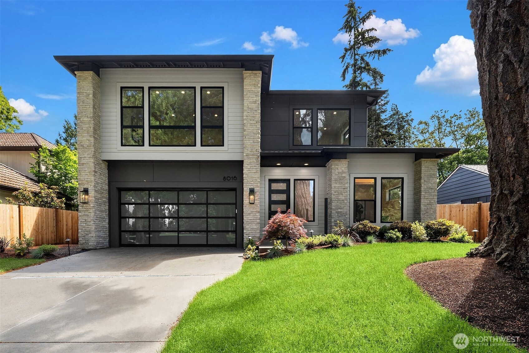8016 Fairway Dr NE Seattle WA 98115