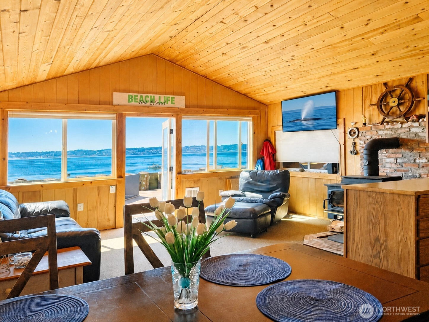 2 S Pilchuck Ave Hat Island WA 98206