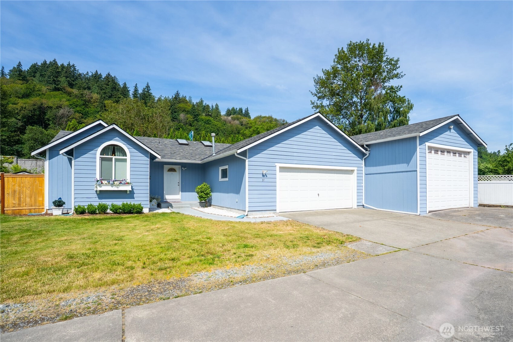 37 3rd Ave N Algona WA 98001