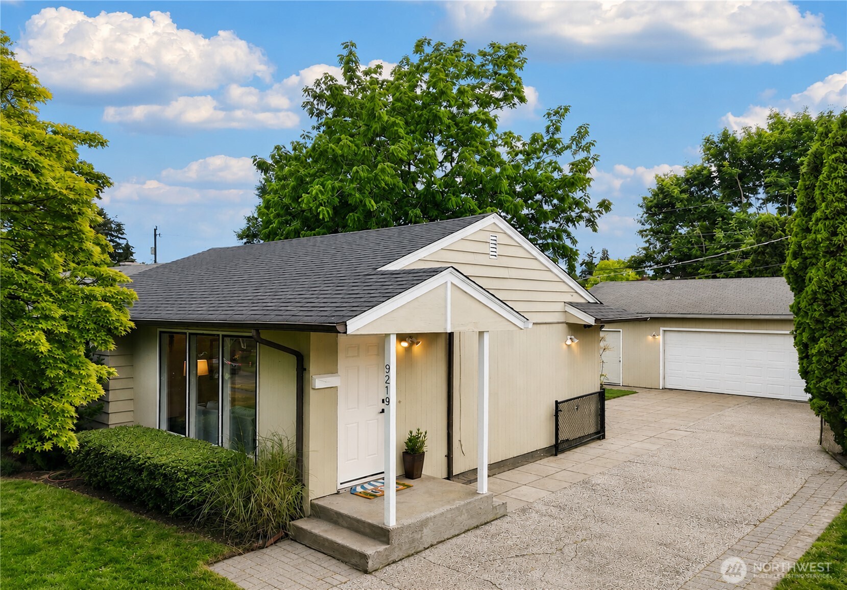 9219 30th Ave SW Seattle WA 98126