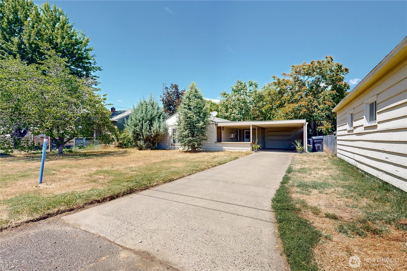 735 NE Spitzenburg St College Place WA 99324