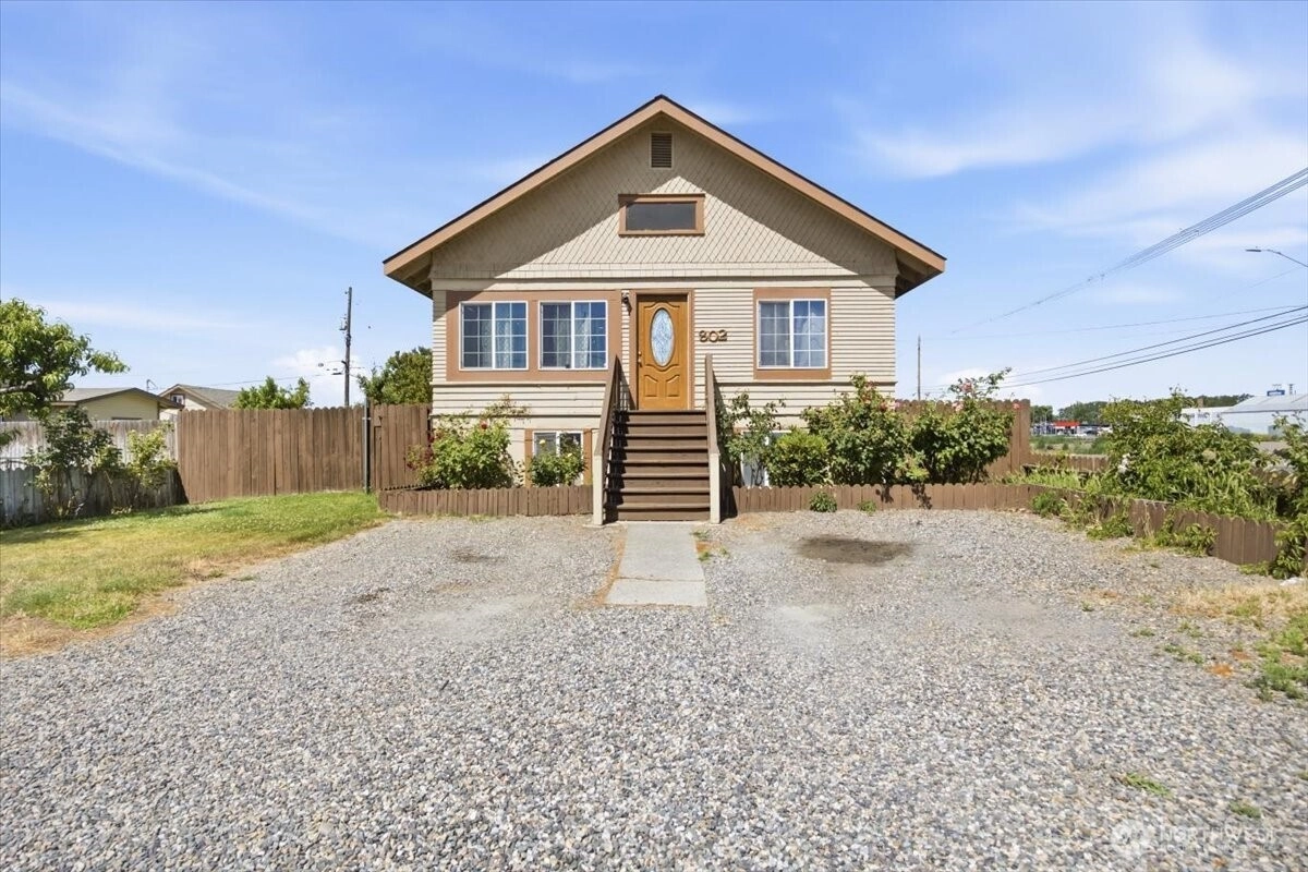 802 S 11th Ave Pasco WA 99301