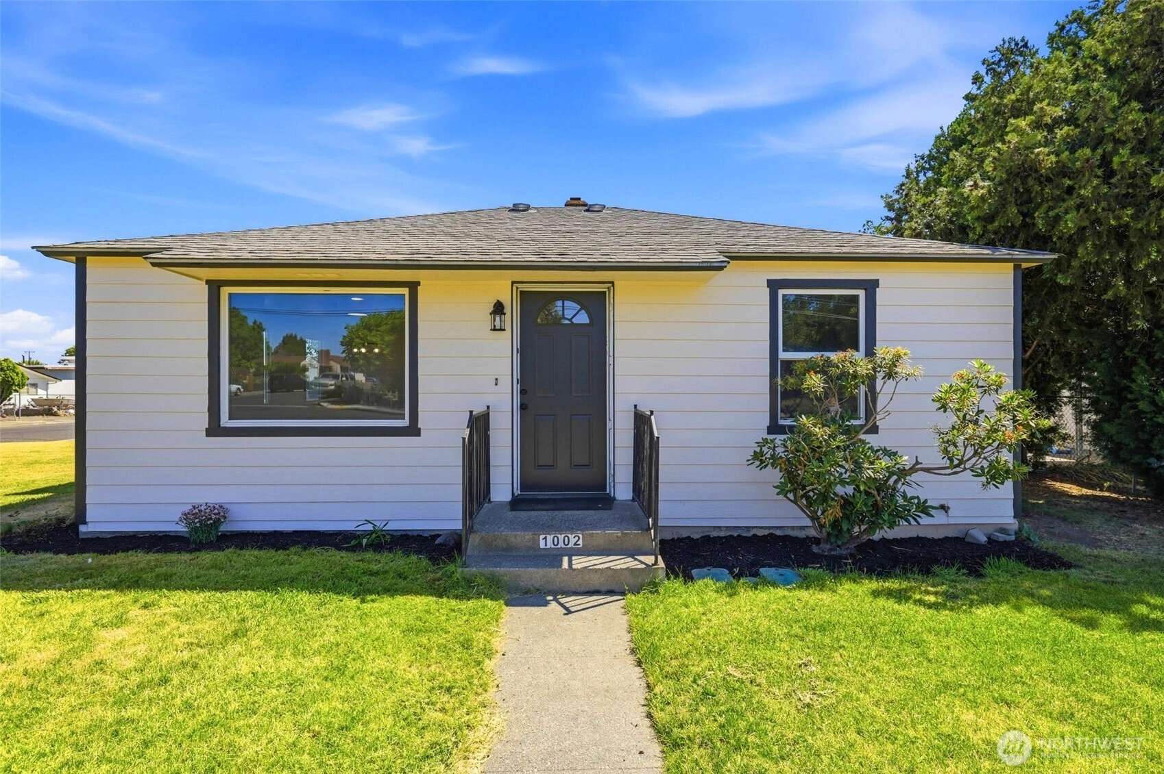 1002 W Pearl St Pasco WA 99301