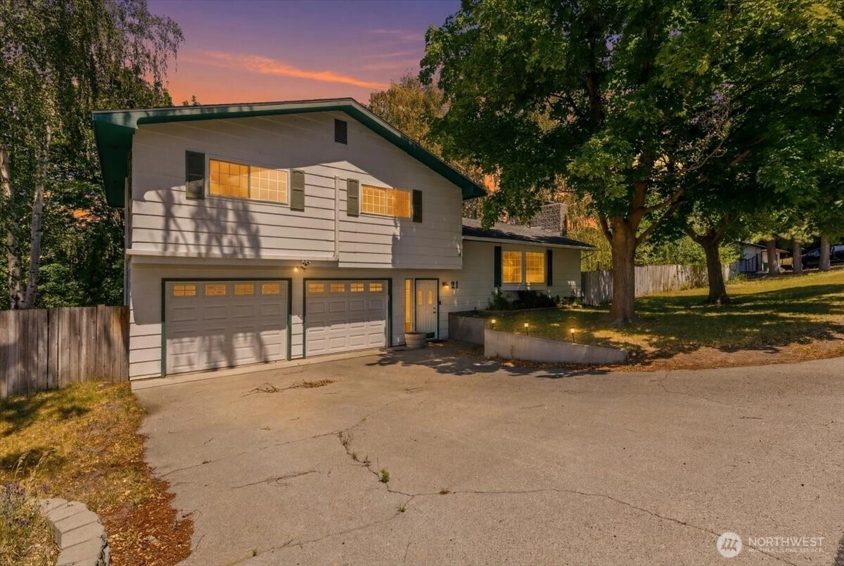 21 Diamond St Electric City WA 99123