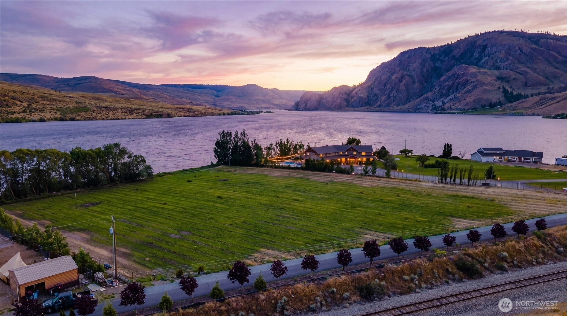 1 Stennes Dr Unit  Pateros WA 98846