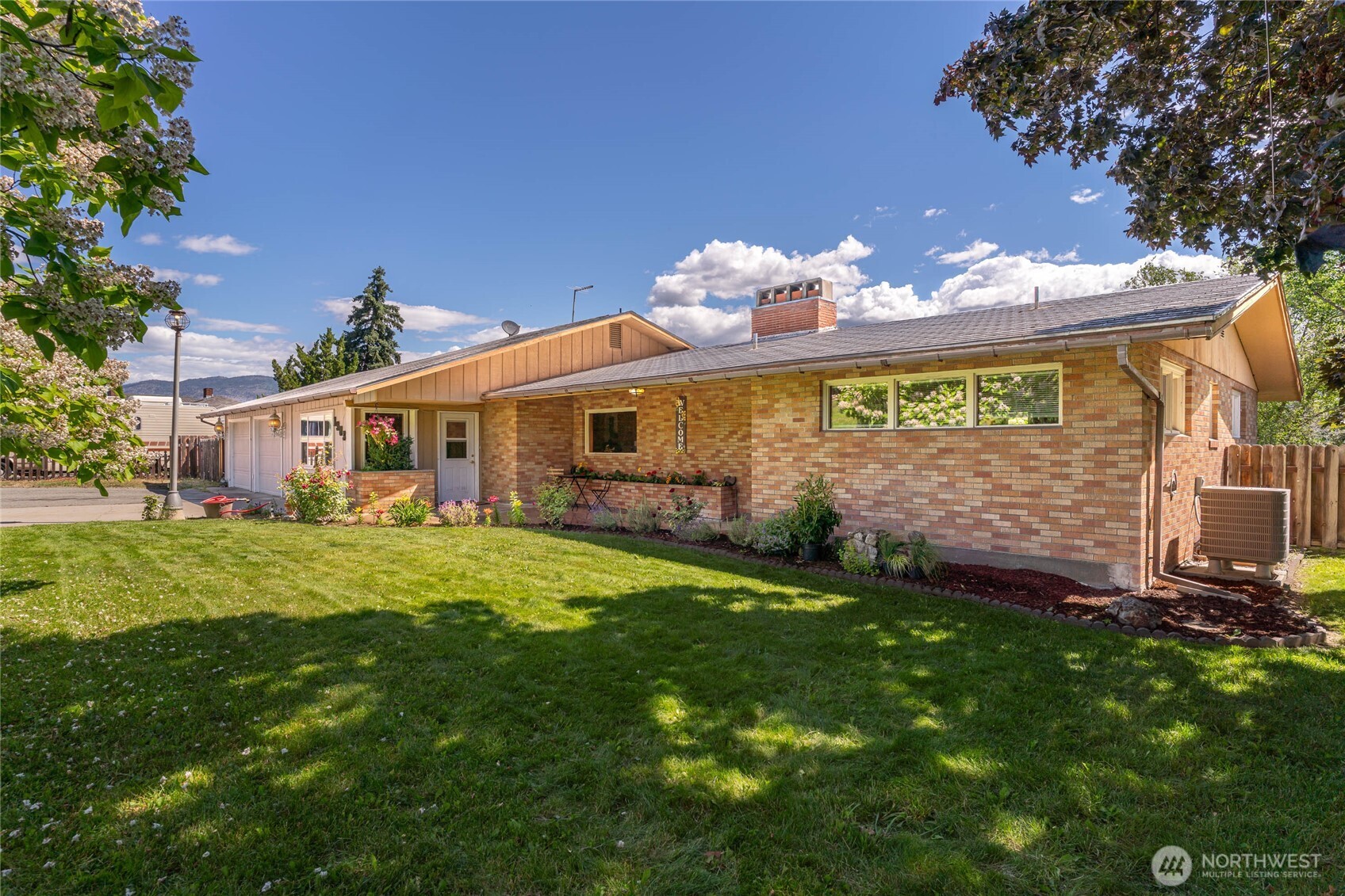 1903 Deerpath Dr Oroville WA 98844