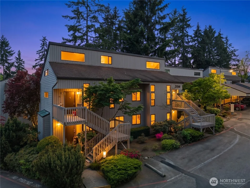 10919 NE 35th Pl Unit 4 Unit 4 Bellevue WA 98004