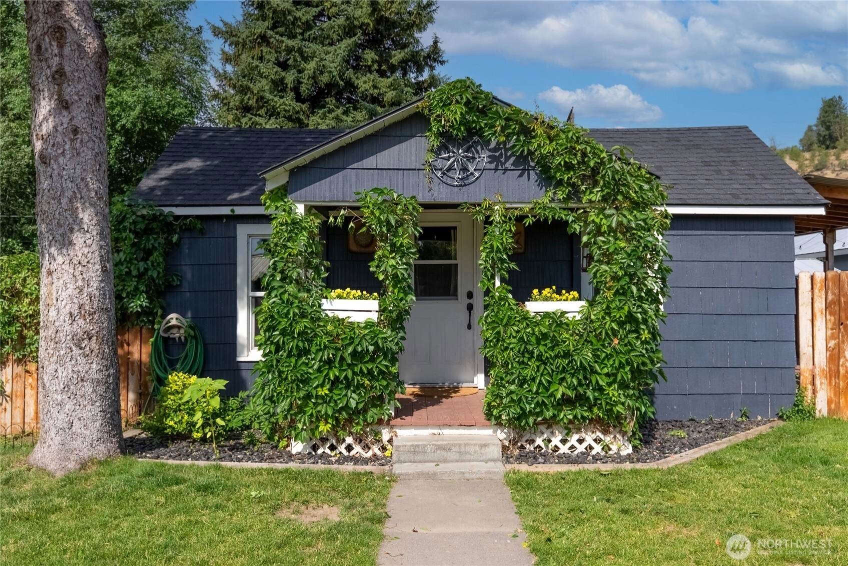 14 S Elm St Omak WA 98841