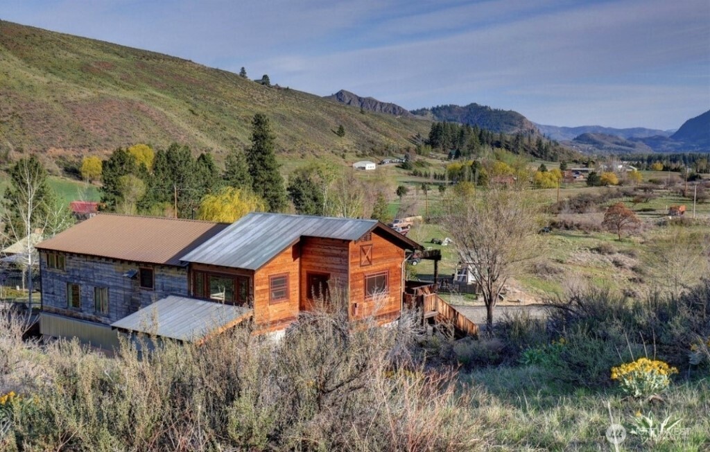 625 A/B Twisp Winthrop Eastside Rd Winthrop WA 98862