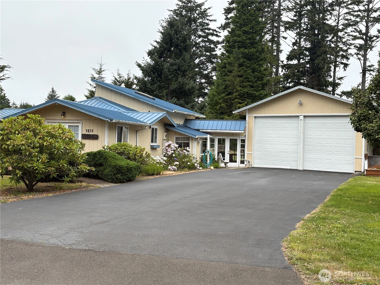 1511 E 30th St Unit  Seaview WA 98644