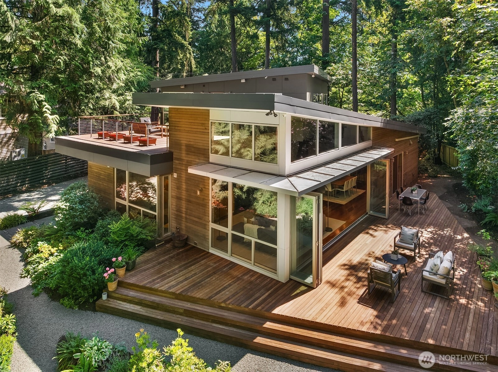 2716 107th Ave SE Beaux Arts Village WA 98004