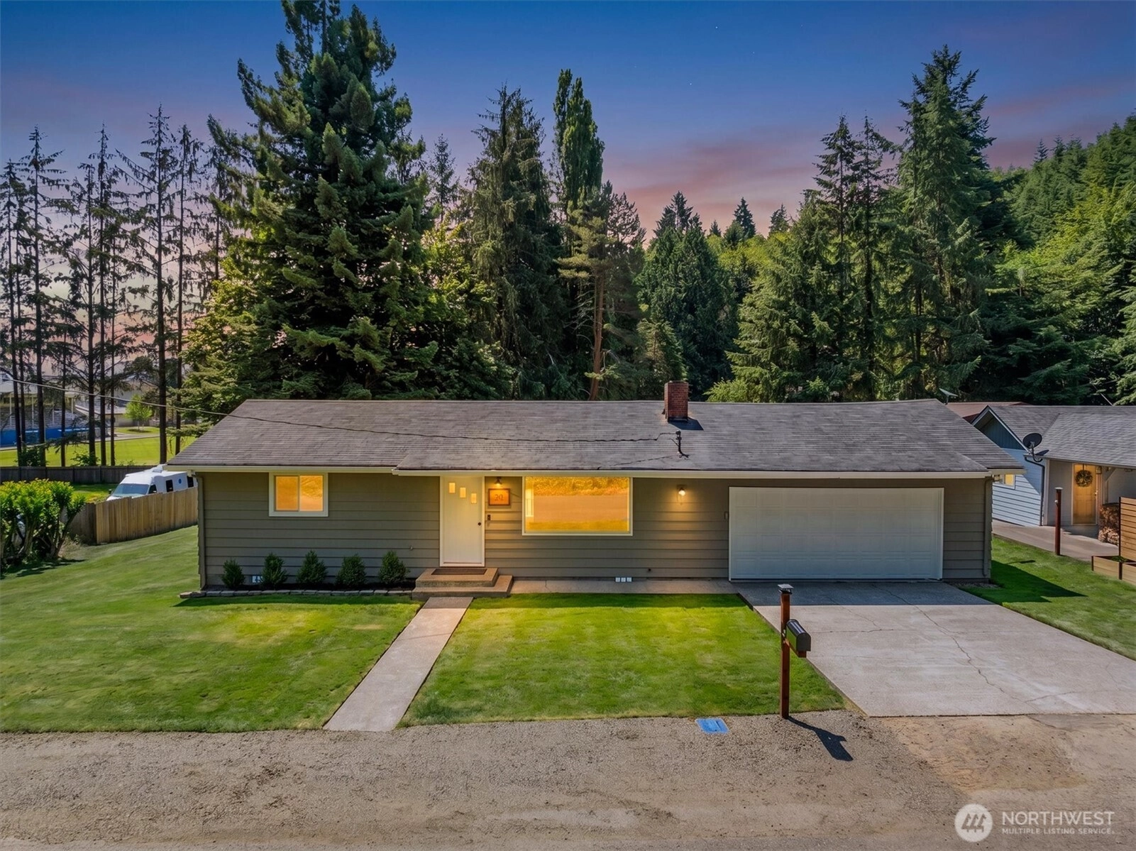21 Maple Leaf St Raymond WA 98577