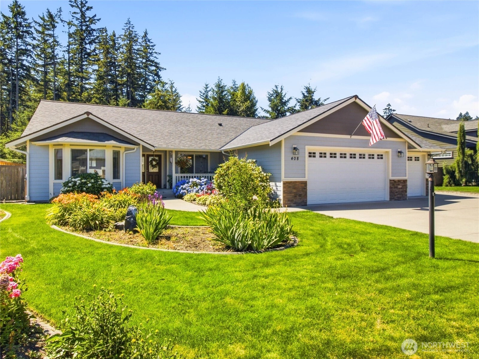408 Raintree Loop Ct SE Rainier WA 98576