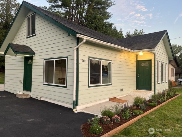 900 SE 1st St Winlock WA 98596