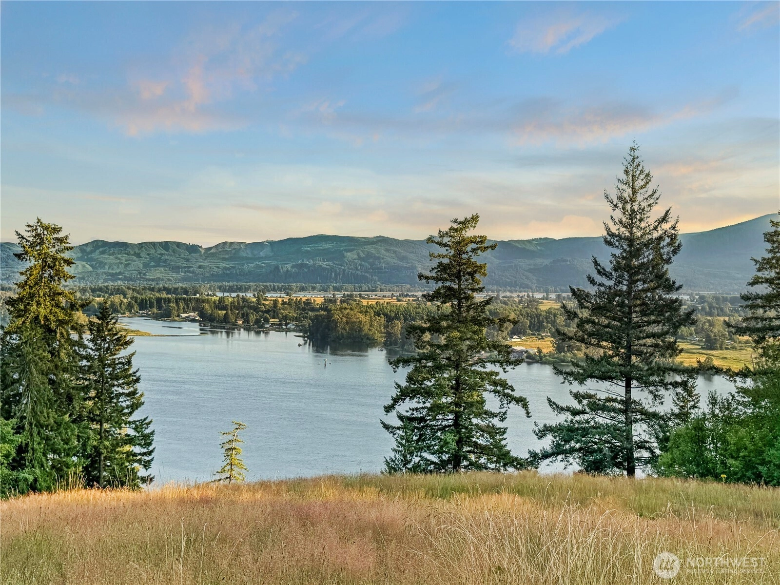 26 Riverview East Rd Cathlamet WA 98612