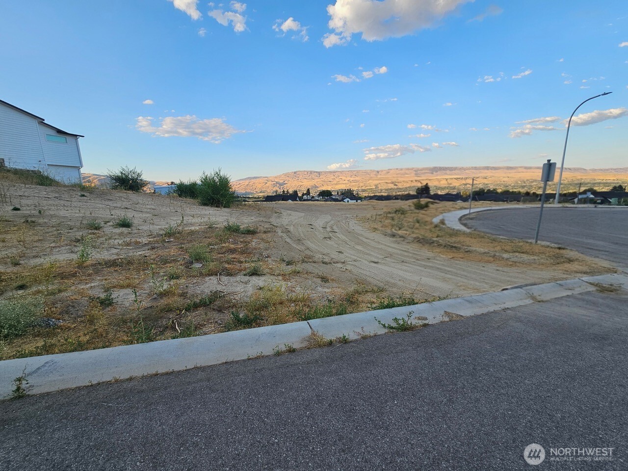 974 Spring Mountain Dr Wenatchee WA 98801