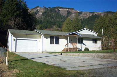 575 Rainbow Dr Glenhaven WA 98284