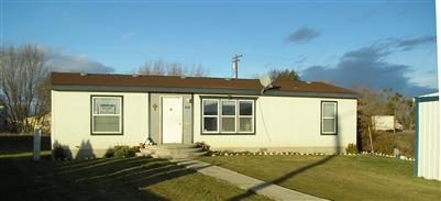 201 Pioneer Cir Harrah WA 98933