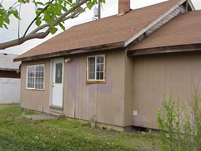 106 W 8th St Wapato WA 98951