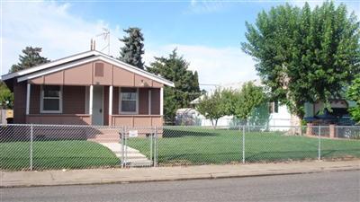 212 W 4th St Wapato WA 98951
