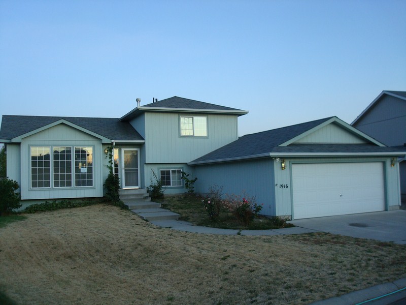 1916 N Salmon River Rd Greenacres WA 99016