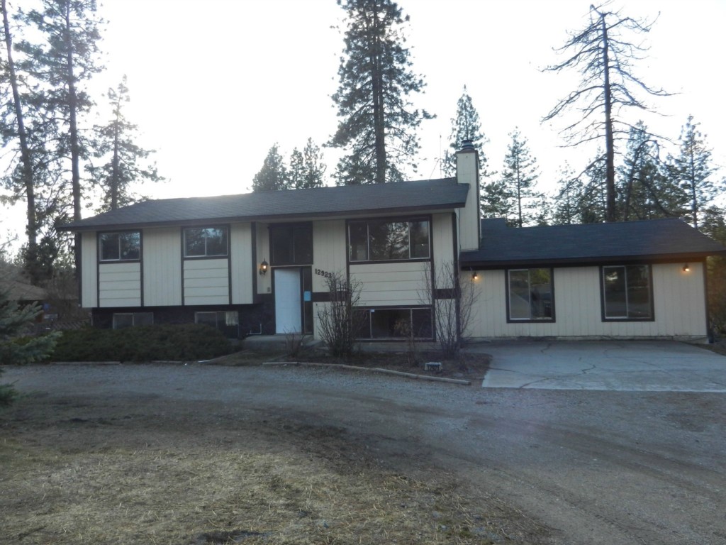 12923 W Meadowview Nine Mile Falls WA 99026