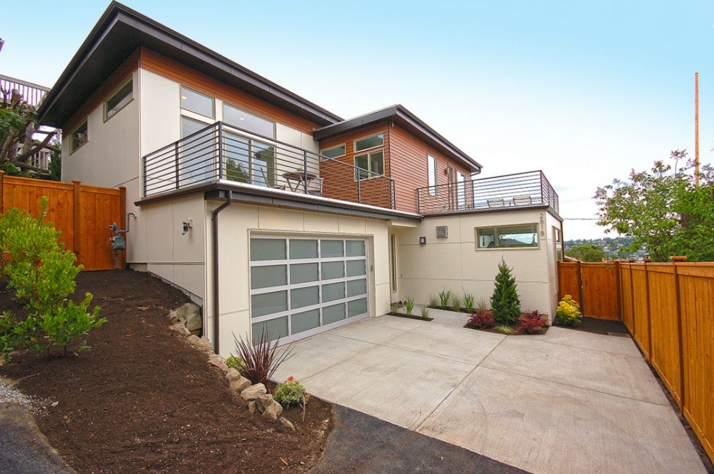 2818 27th Ave W Seattle WA 98199