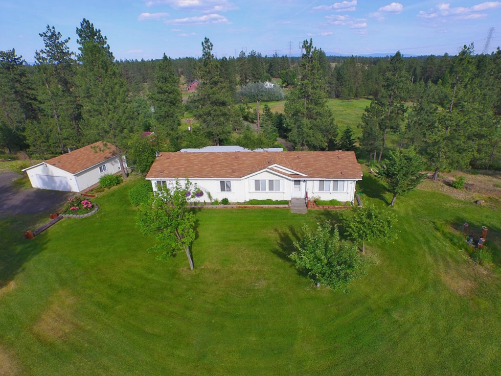 9207 N Dover Rd Nine Mile Falls WA 99026