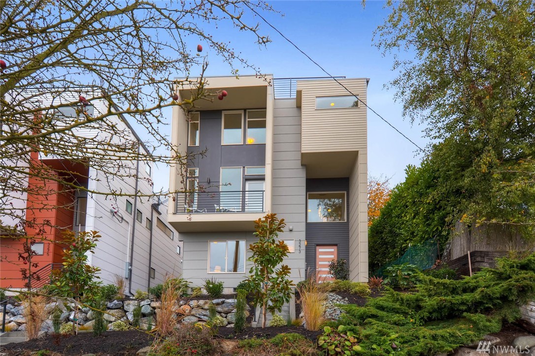 3273 37th Ave SW Unit  Seattle WA 98126
